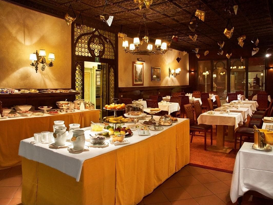 Hotel Saturnia & International