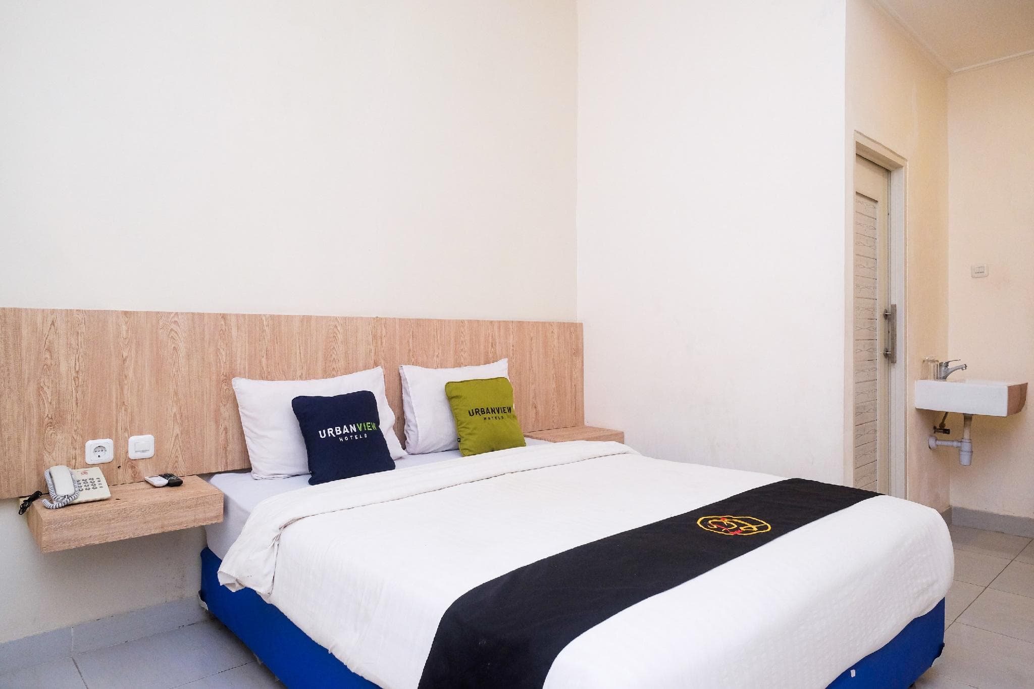 Urbanview Hotel DJ Inn Tegal