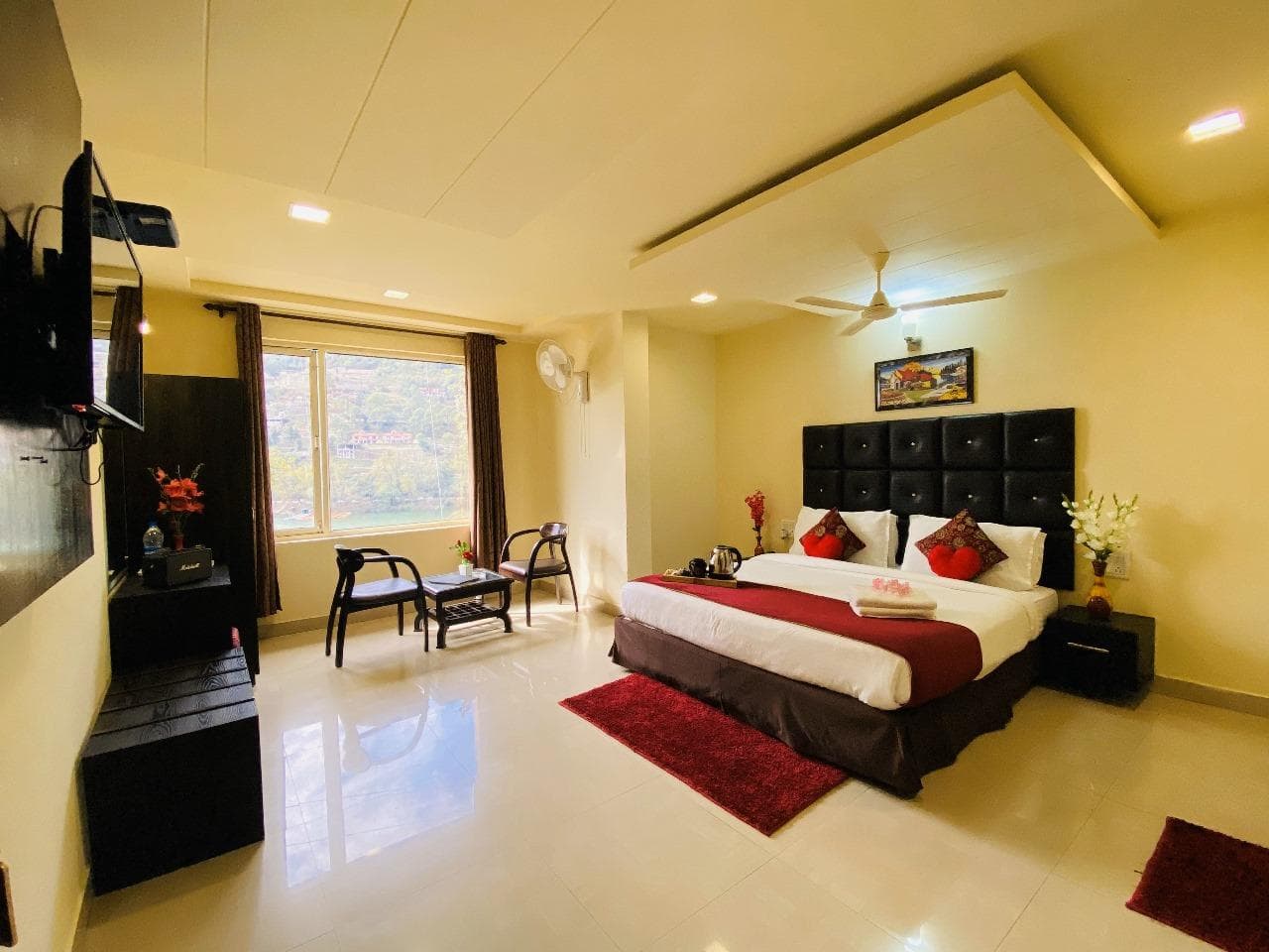 Royal Rosette Lake View Boutique Hotel