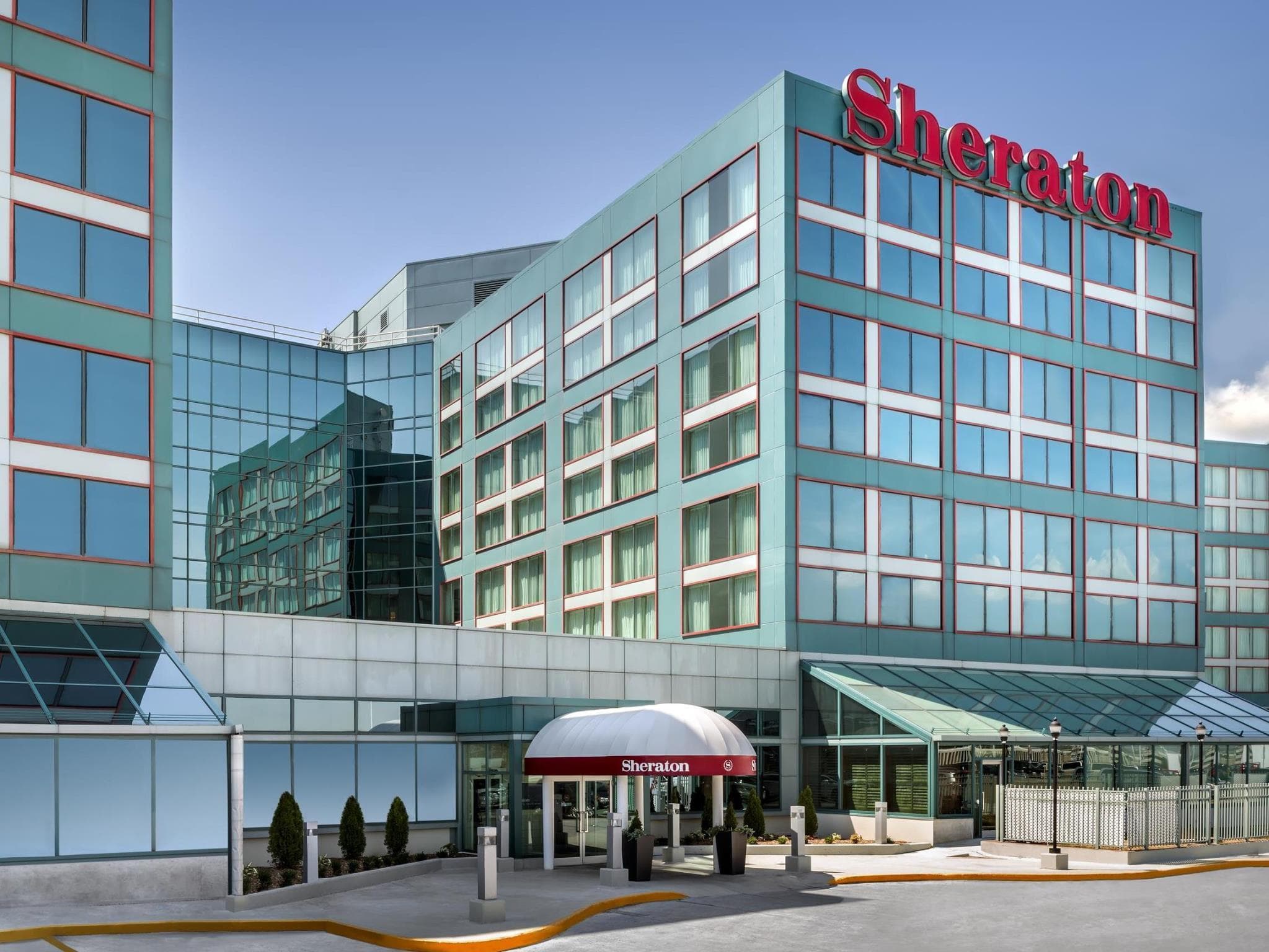 Sheraton Gateway Hotel in Toronto International Airport