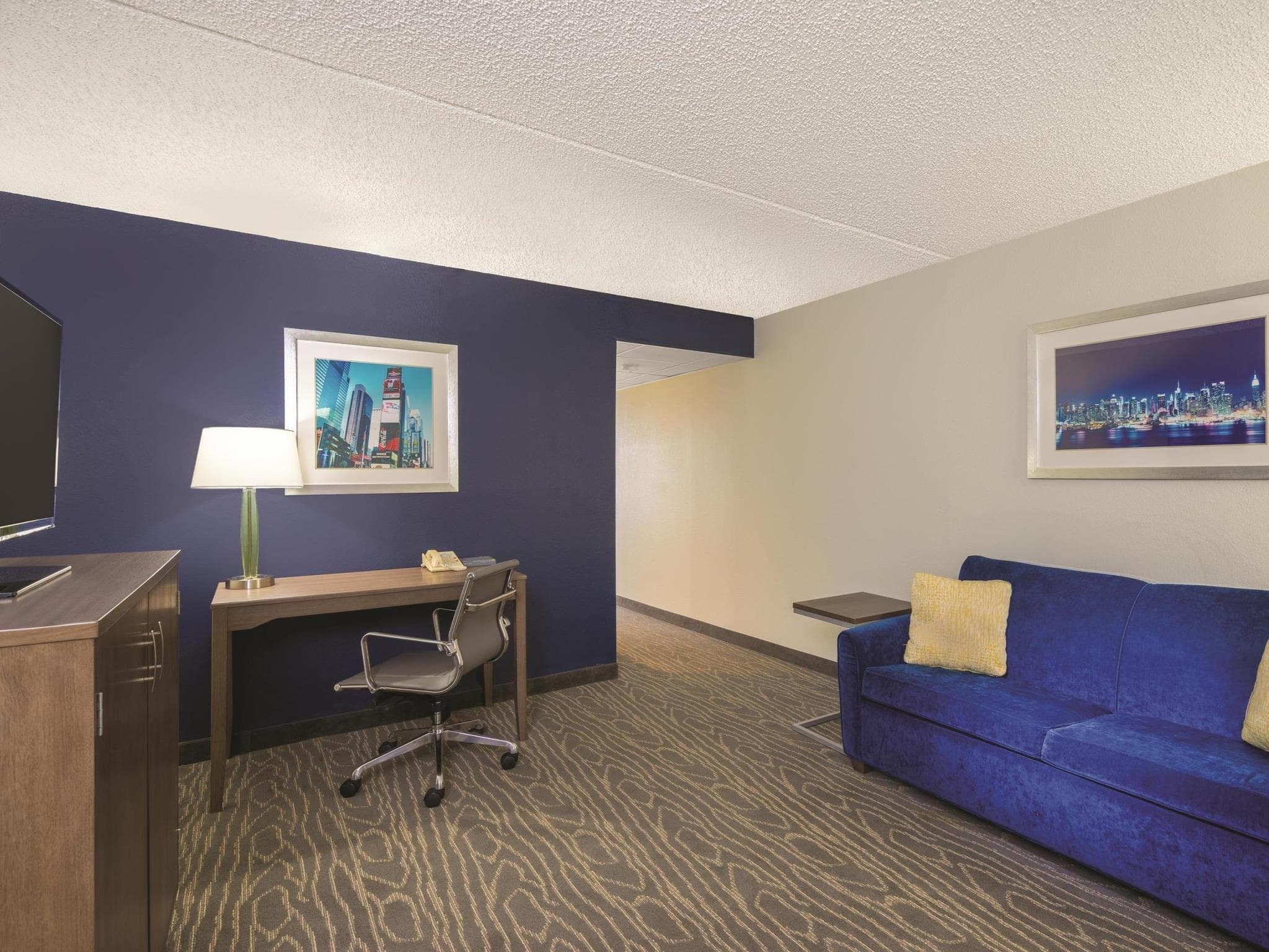 La Quinta Inn and Suites by Wyndham Secaucus Meadowlands
