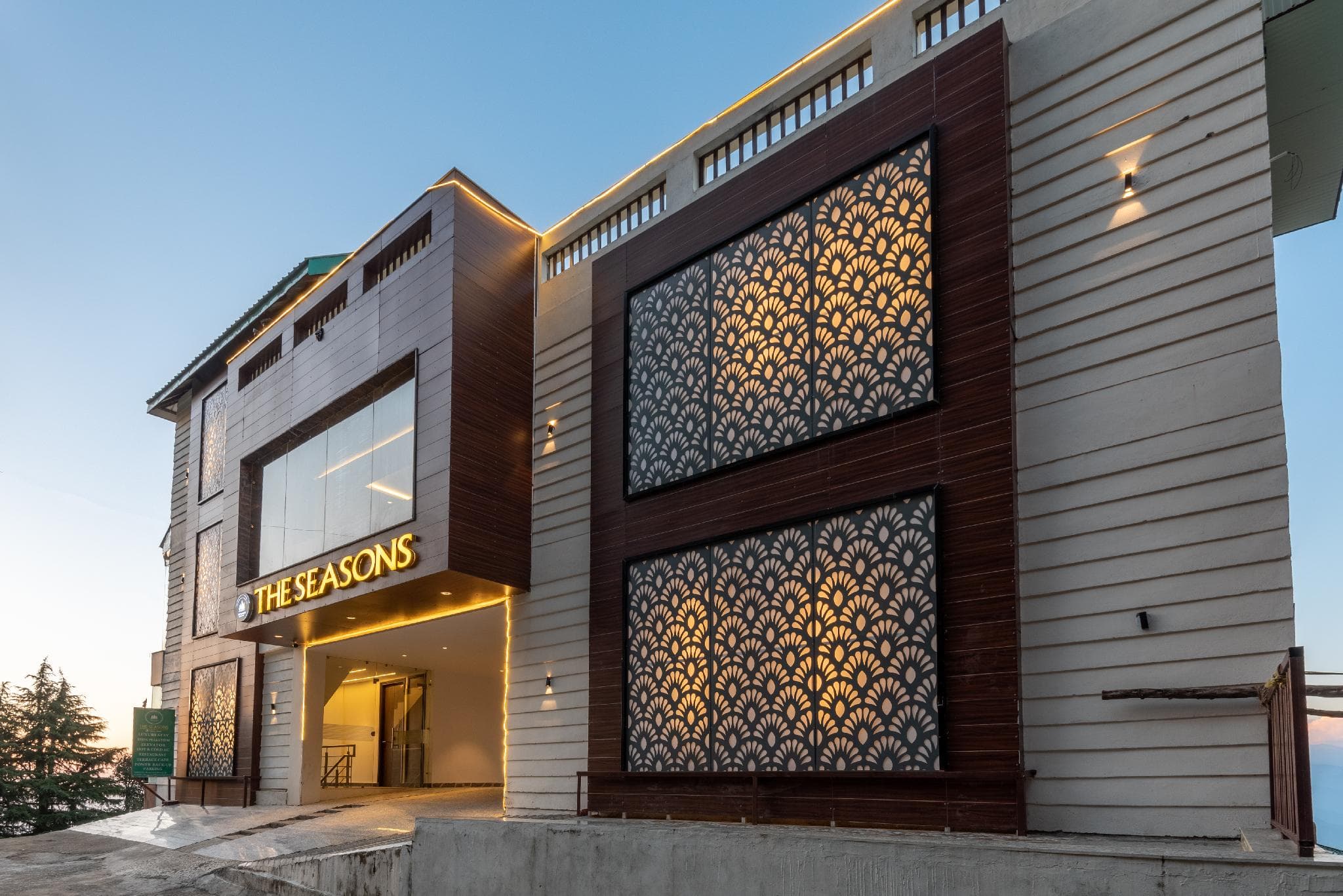 The Seasons Dalhousie - Best Valley View & Mountain View AC Hotel in Dalhousie