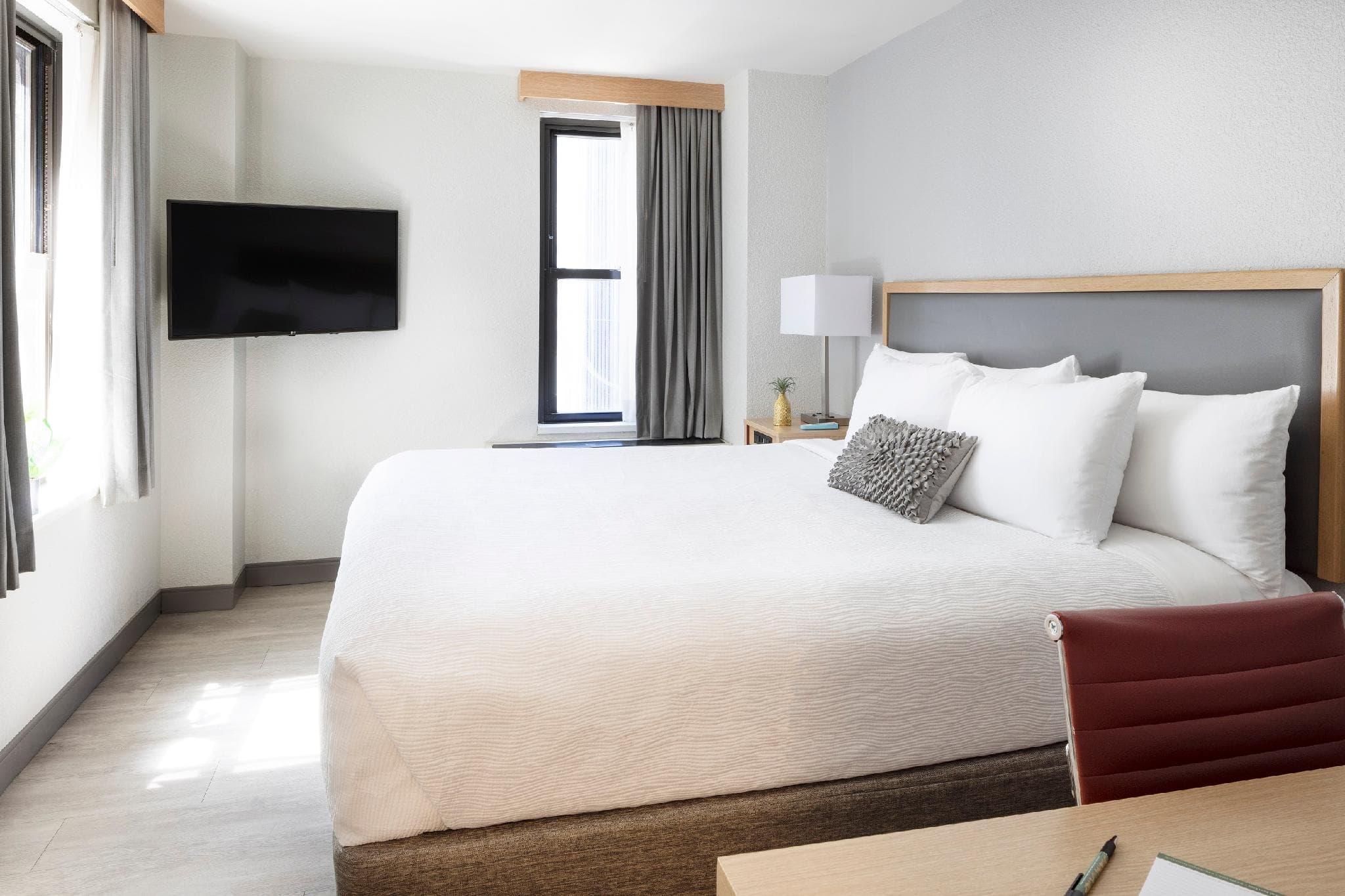 The Saint Clair Hotel - Magnificent Mile