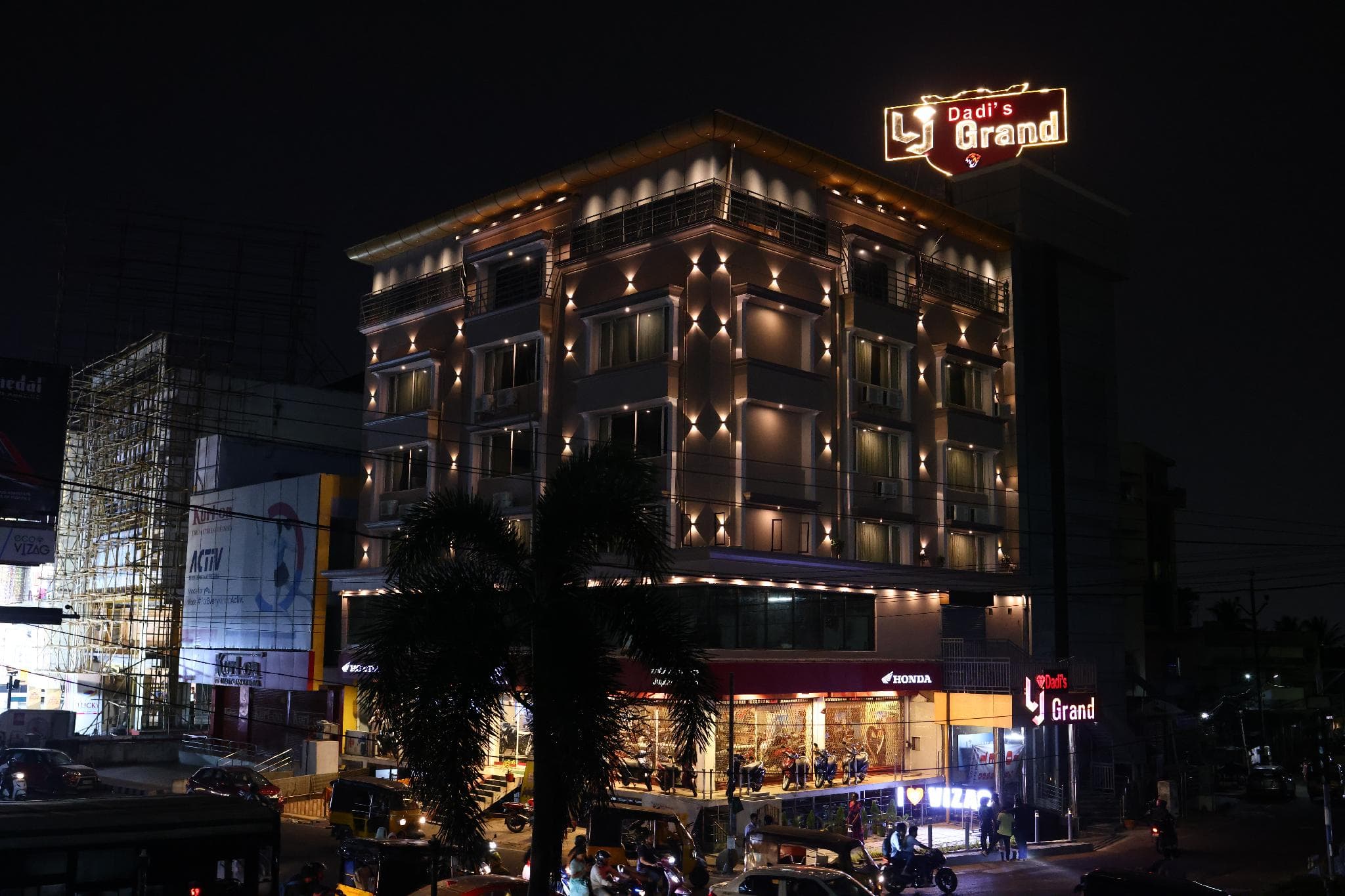 LJ Grand