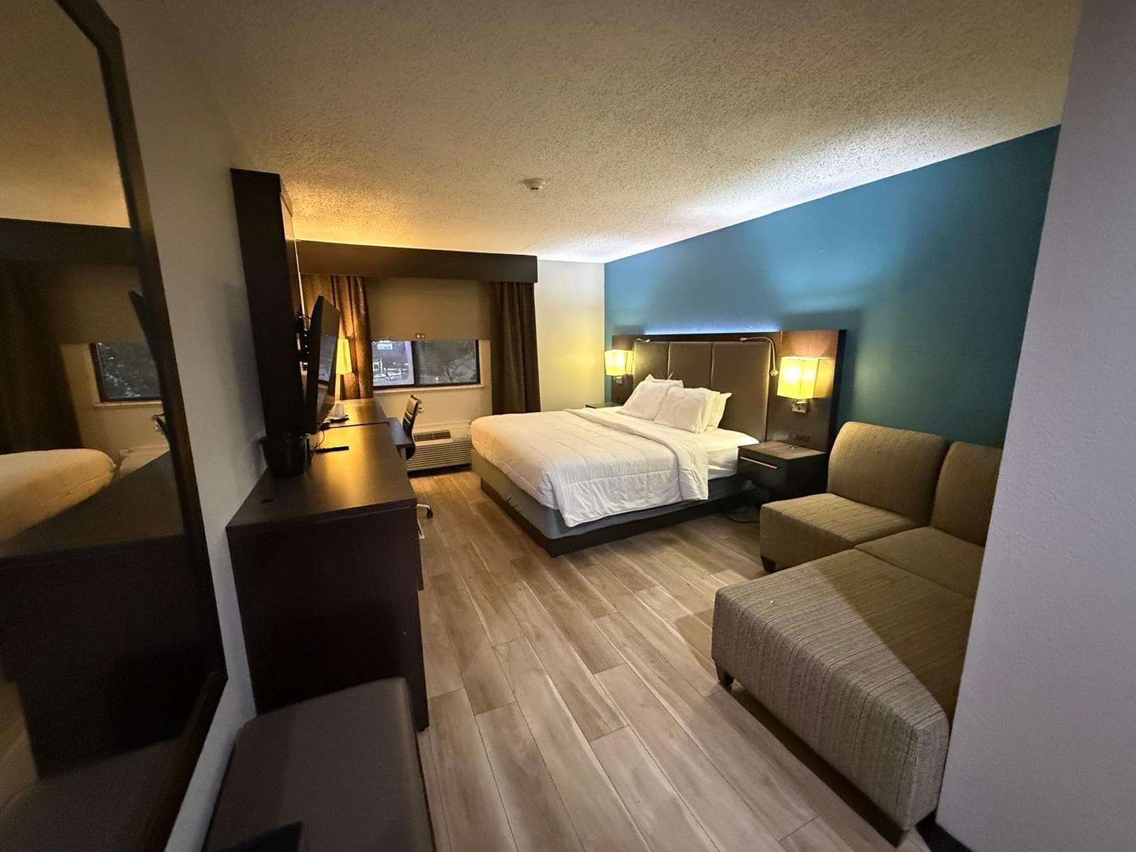 Quality Inn & Suites Detroit Metro Airport
