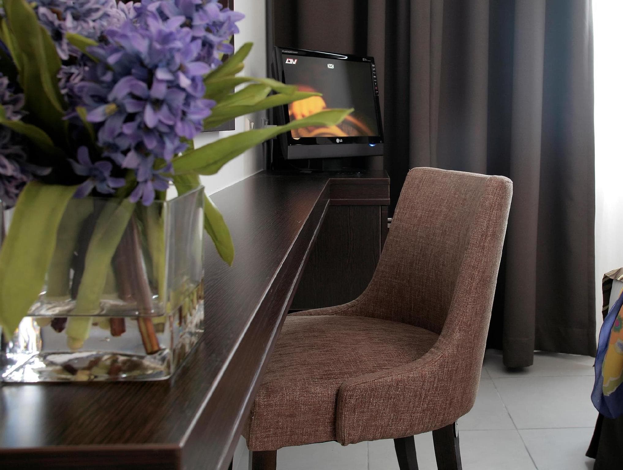 Anemi Hotel and Suites