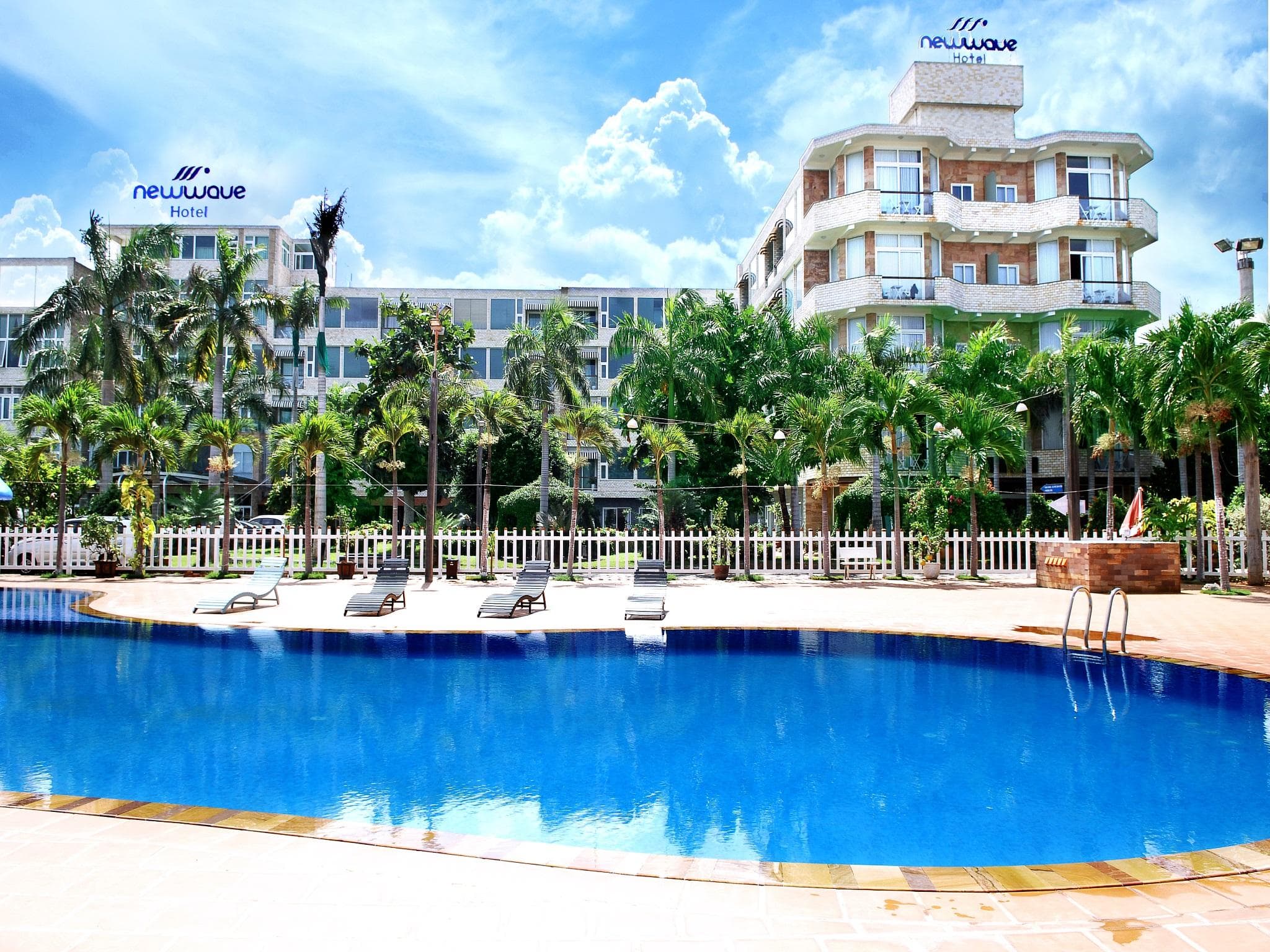 New Wave Hotel